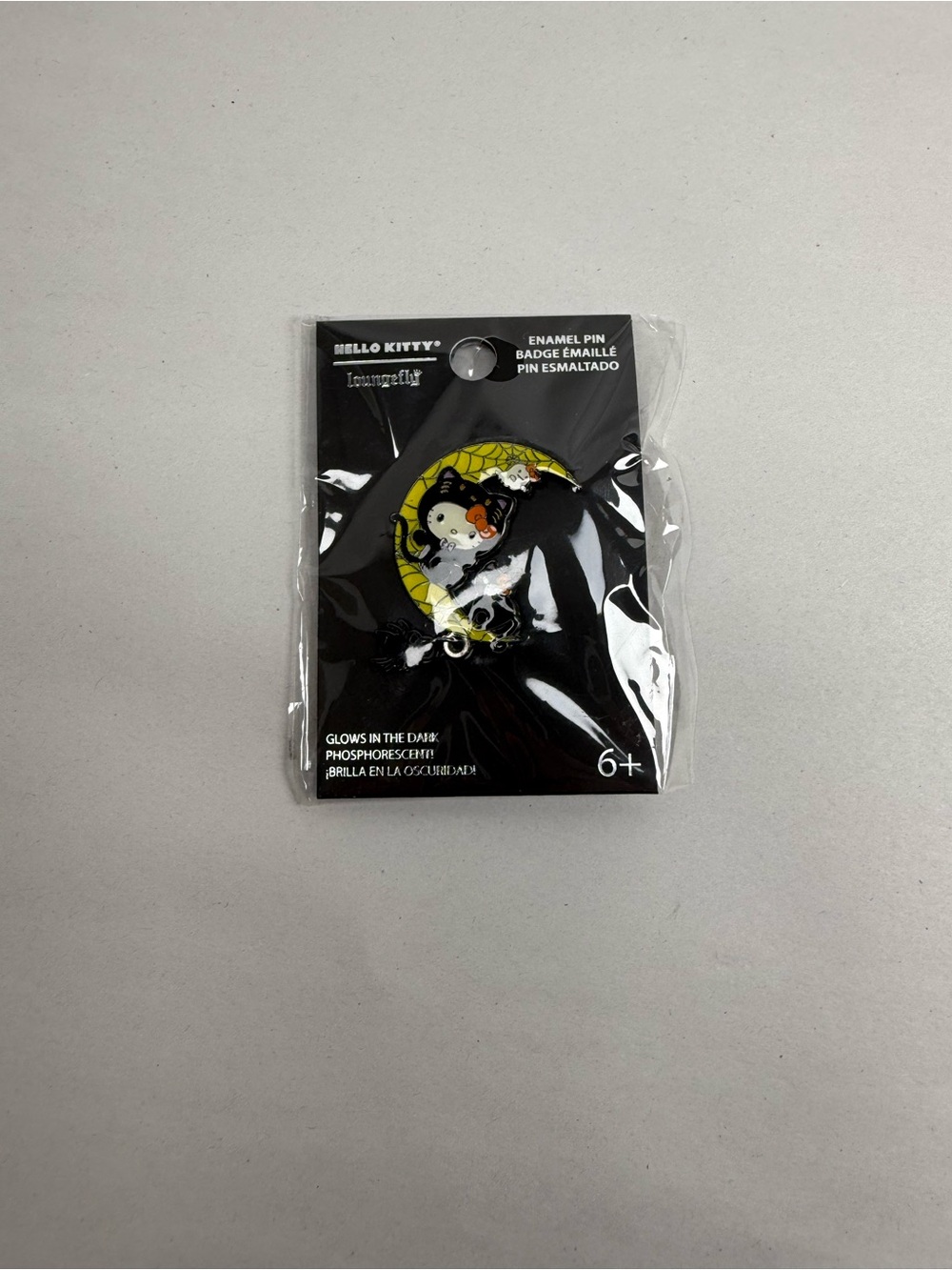 Hello Kitty Costume Halloween Glow-In-The-Dark Enamel Pin - Picture 3 of 4